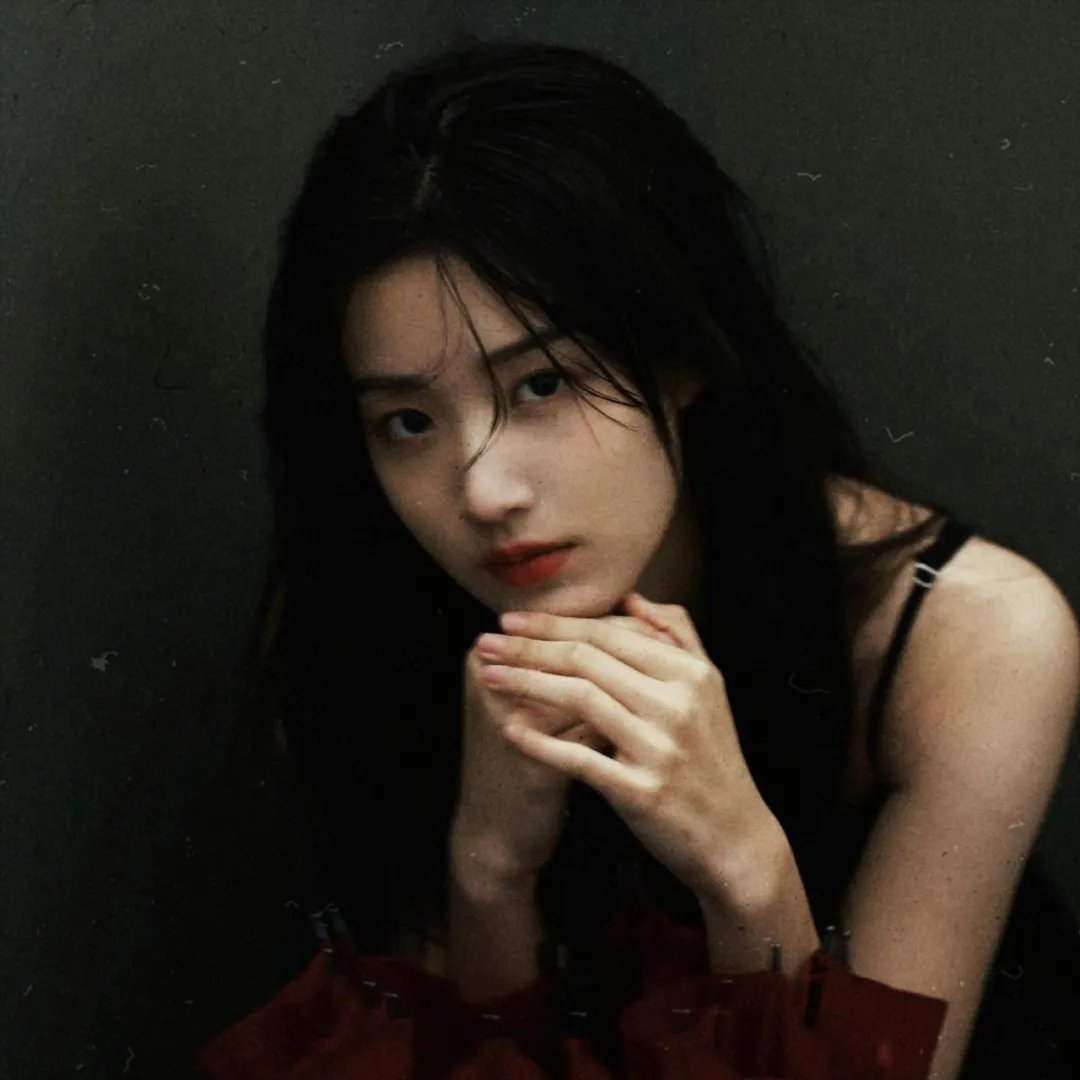 隔壁的吸血鬼美眉